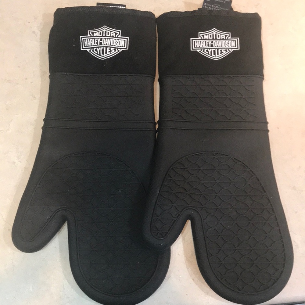 Harley Davidson Oven Mitts and Can Cooler